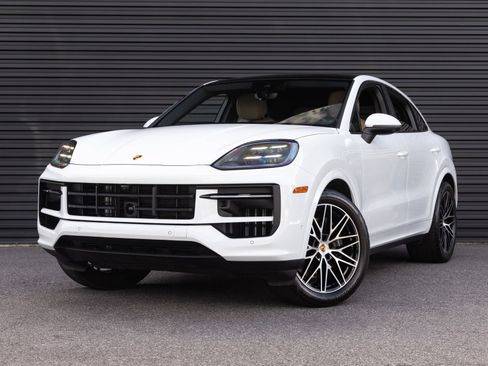 Certified 2025 Porsche Cayenne Coupe AWD/4WD image 1
