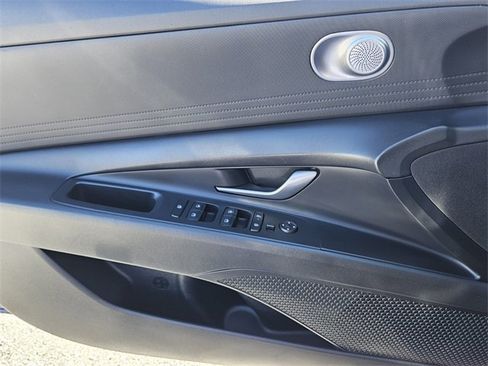 Used 2024 Hyundai Elantra SEL image 28