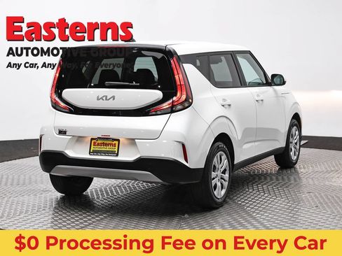 Used 2025 Kia Soul LX FWD image 5