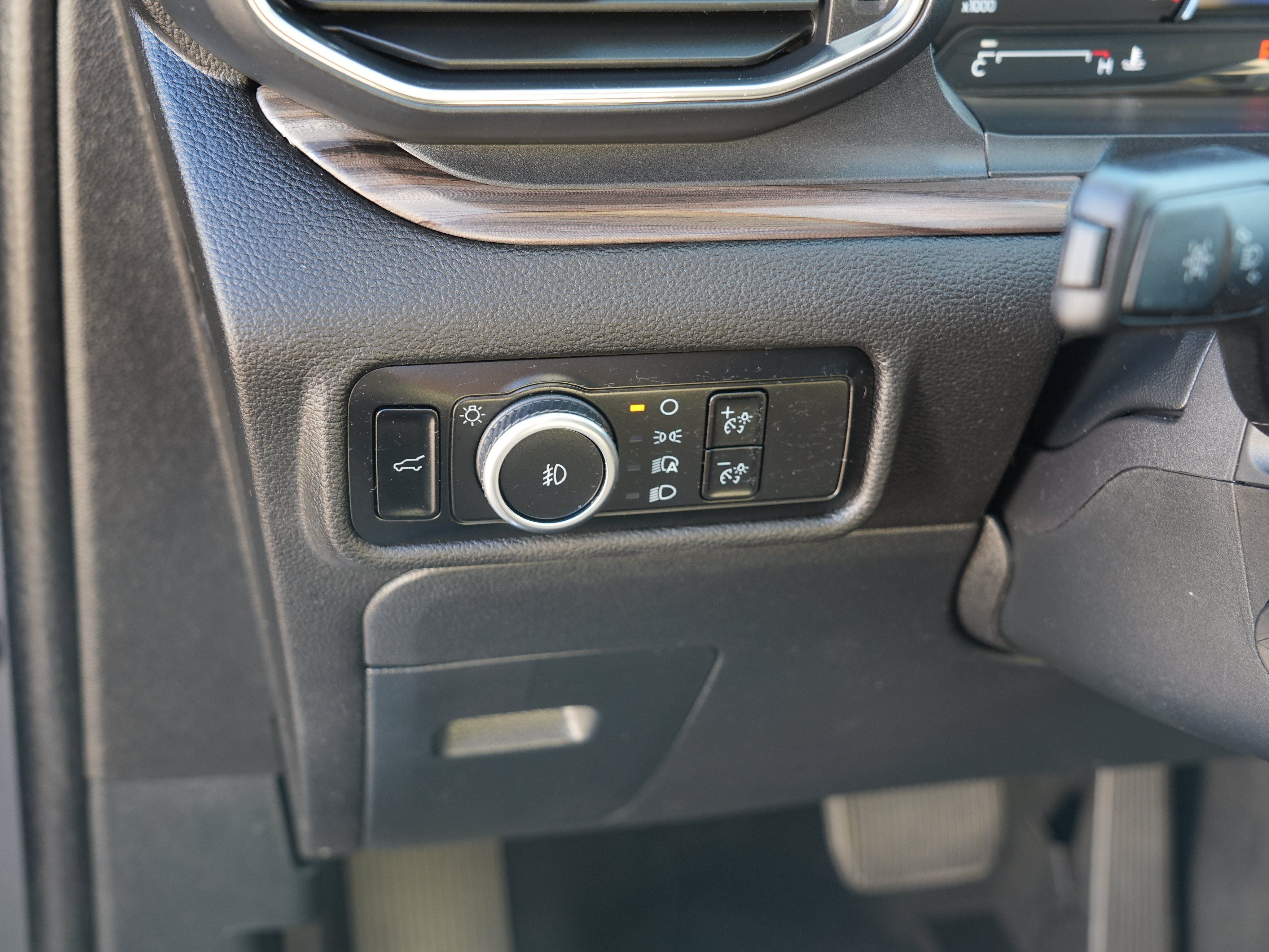 Used 2024 Ford Explorer Limited w/ Limited Technology Package AWD/4WD image 18