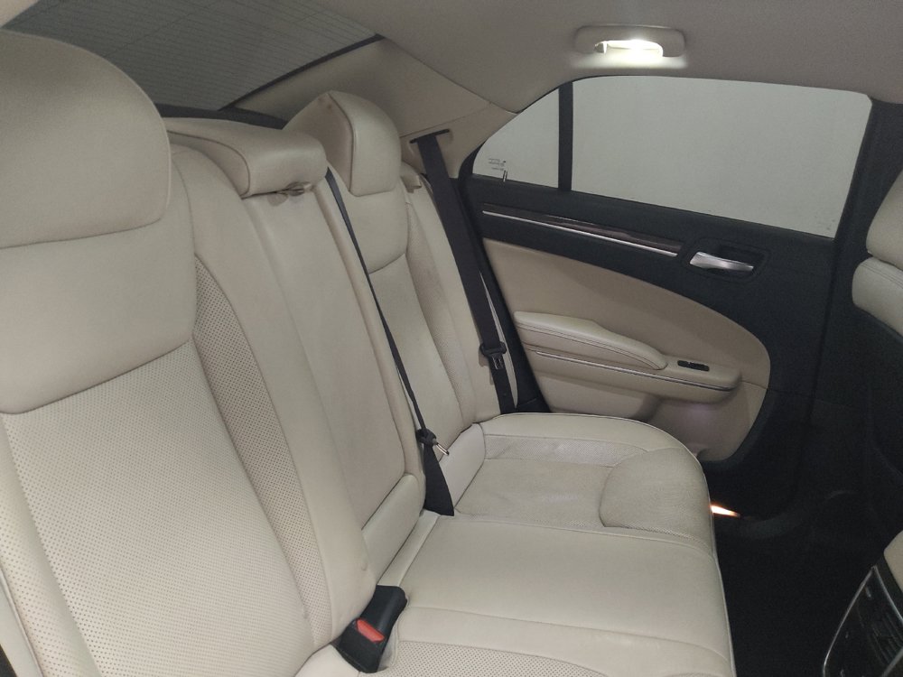 Used 2019 Chrysler 300 Limited RWD image 19
