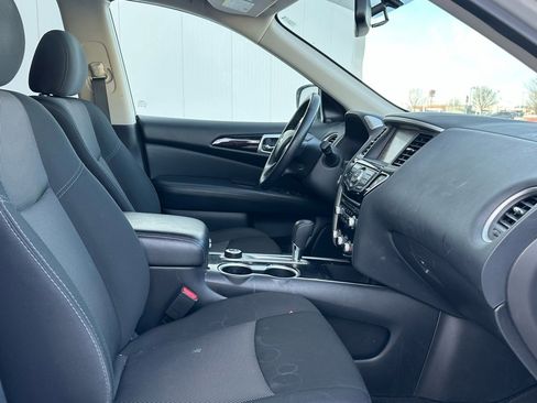 Used 2020 Nissan Pathfinder SV image 22