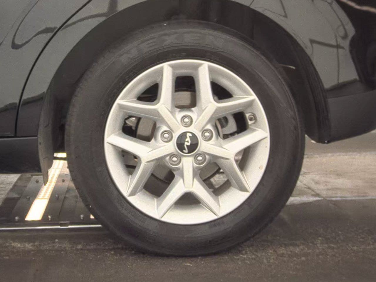 Used 2025 Kia Soul LX w/ LX Technology Package FWD image 9