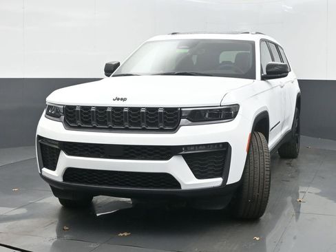 New 2026 Jeep Grand Cherokee L Limited w/ Limited Altitude Package AWD/4WD image 3