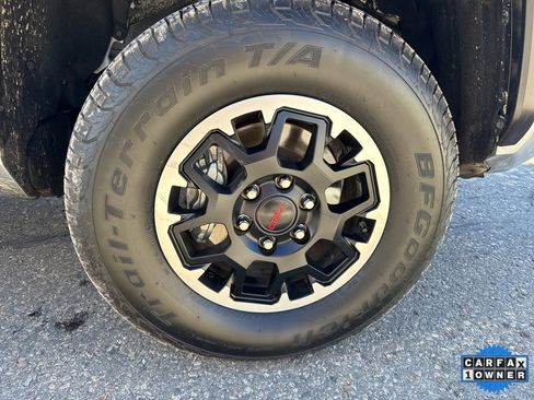 Certified 2025 Toyota Tacoma TRD Off-Road image 8