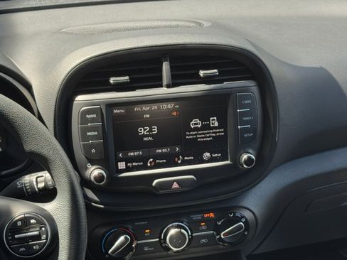 Used 2025 Kia Soul LX w/ LX Technology Package FWD image 17