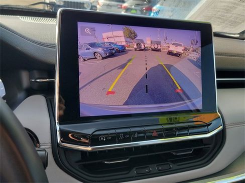 Certified 2022 Jeep Compass Limited image 28