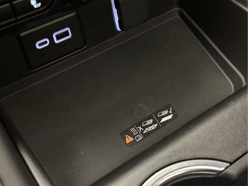 Certified 2024 Chevrolet Suburban Z71 w/ Luxury Package image 37