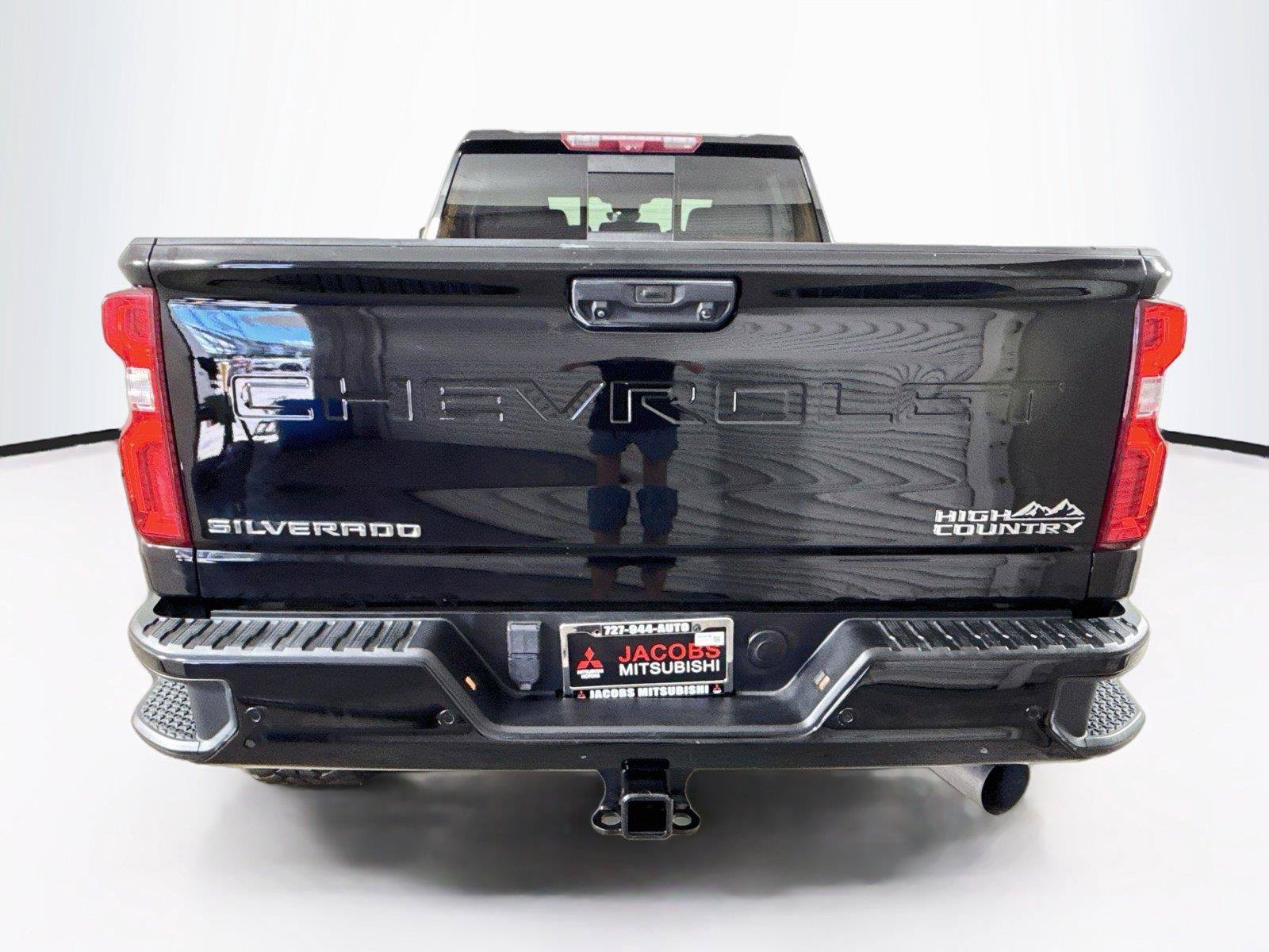 Used 2024 Chevrolet Silverado 2500 High Country w/ High Country Premium Package AWD/4WD image 4