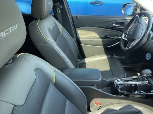 Used 2025 Chevrolet Trax ACTIV w/ Sunroof Package FWD image 12
