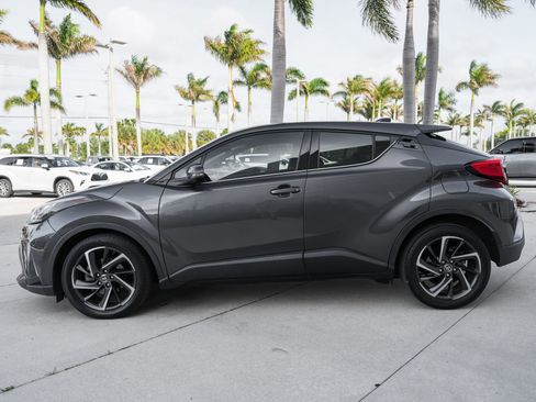 Used 2022 Toyota C-HR Limited FWD image 6