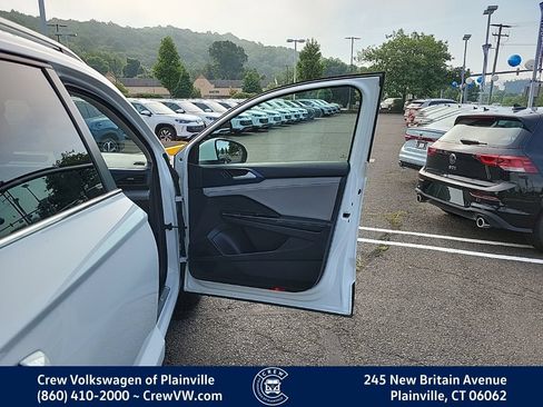 Certified 2024 Volkswagen Taos SE AWD/4WD image 40