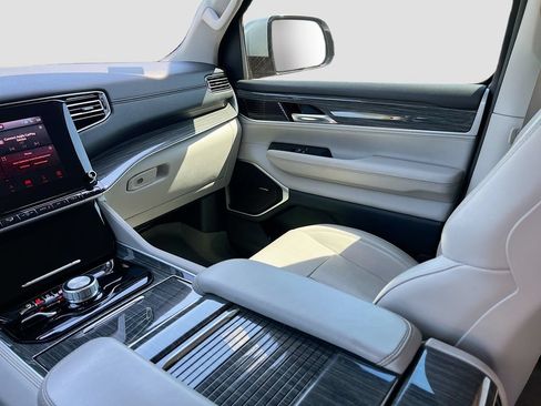 Used 2022 Jeep Wagoneer Series II AWD/4WD image 24
