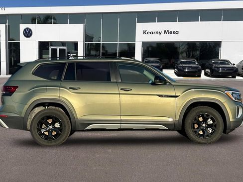 New 2026 Volkswagen Atlas Peak Edition image 3