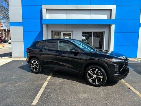 Used 2024 Chevrolet Trax RS w/ Sunroof Package FWD image 3