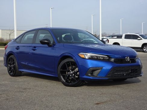 Used 2023 Honda Civic Sport image 2