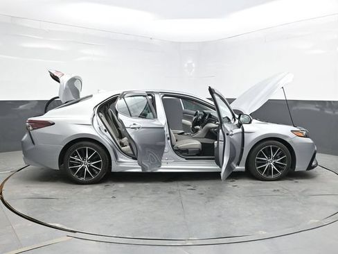 Used 2022 Toyota Camry SE FWD image 40