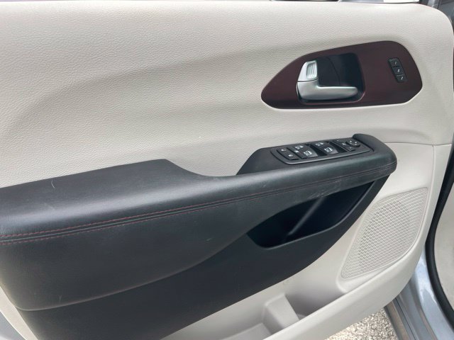 Used 2019 Chrysler Pacifica Limited FWD image 6