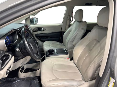 Used 2021 Chrysler Pacifica Touring-L AWD/4WD image 9
