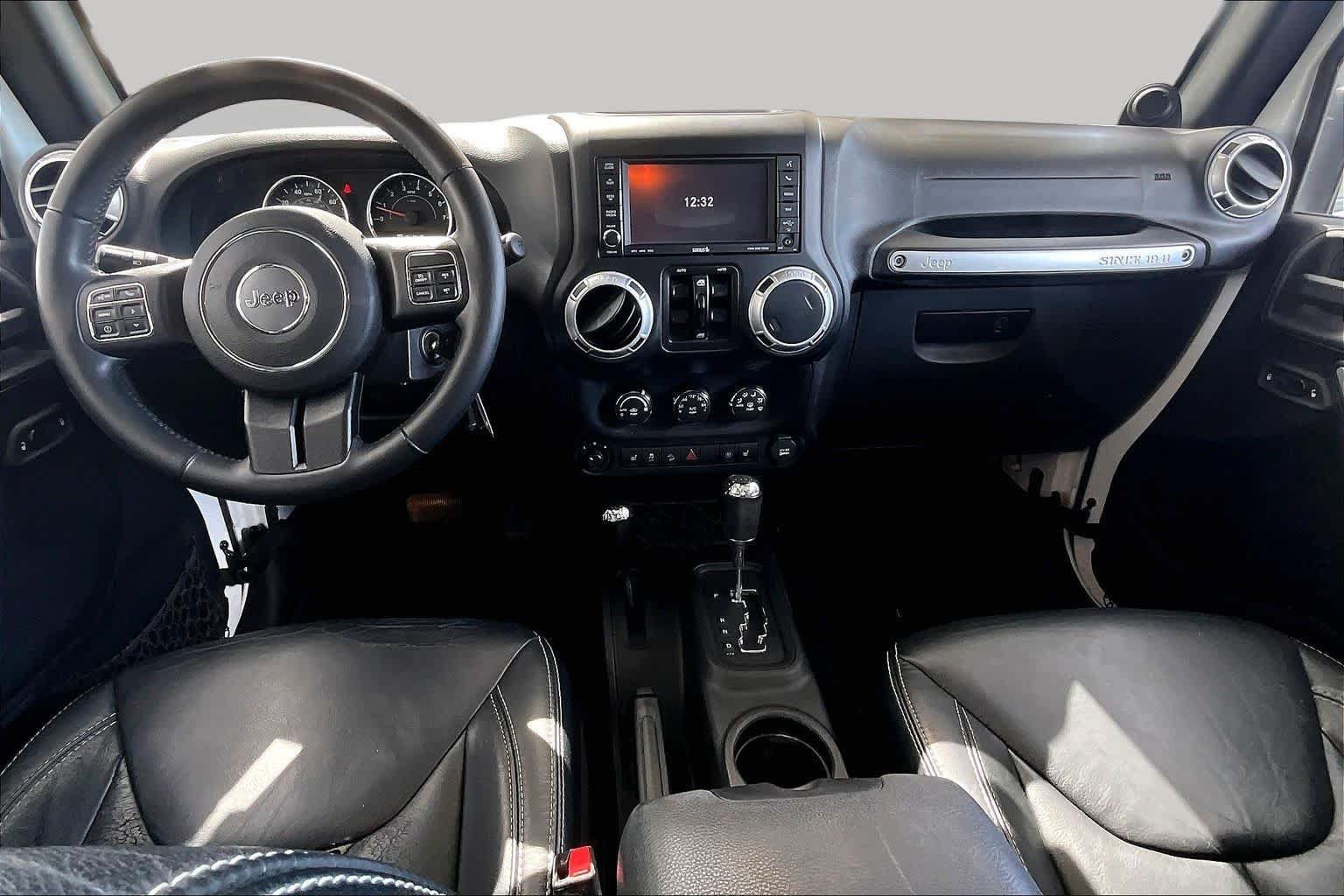 Used 2014 Jeep Wrangler Unlimited Rubicon w/ Connectivity Group AWD/4WD image 15