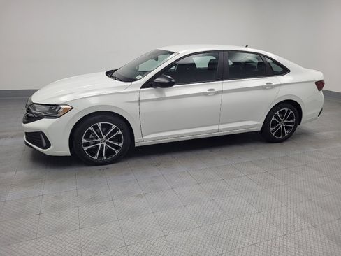 Used 2024 Volkswagen Jetta Sport image 2