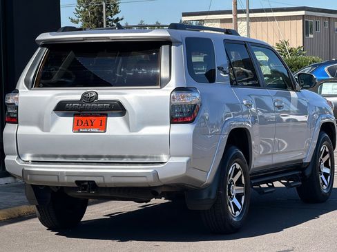 Used 2023 Toyota 4Runner TRD Off-Road Premium w/ Moonroof Package AWD/4WD image 5