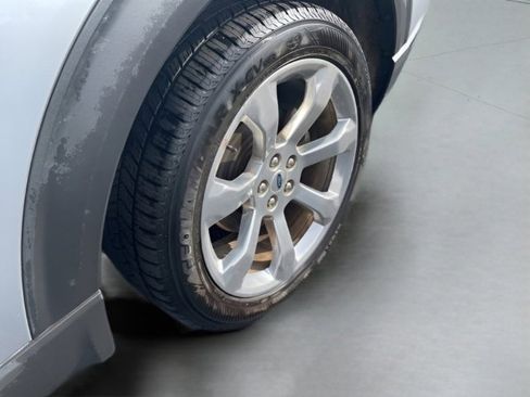 Used 2020 Ford Explorer Platinum w/ Premium Technology Package image 16