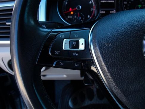 Used 2019 Volkswagen Atlas SE w/ Towing Package image 18