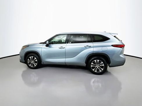Used 2022 Toyota Highlander XLE image 4