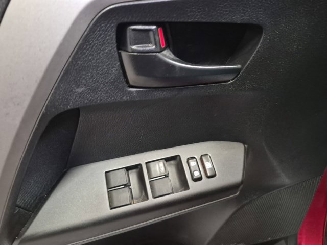 Used 2018 Toyota RAV4 LE FWD image 14