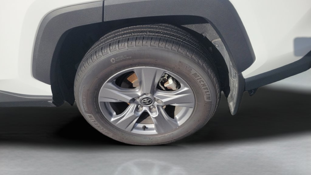 Used 2025 Toyota RAV4 XLE w/ Convenience Package FWD image 5