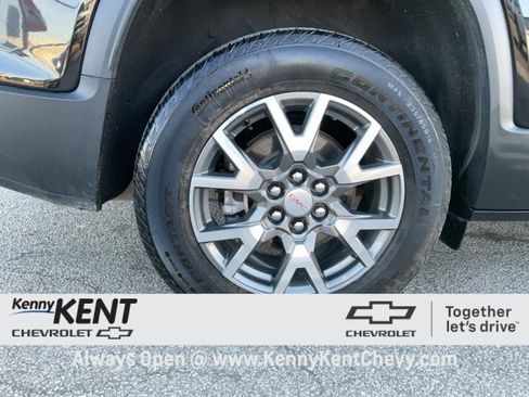 Certified 2023 GMC Acadia SLE w/ Driver Convenience Package image 9