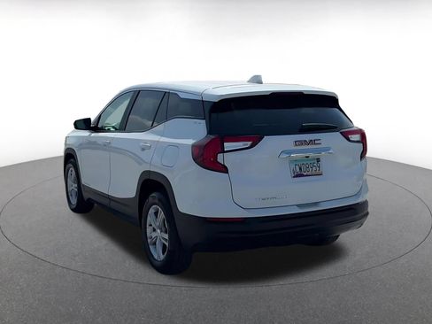 Used 2024 GMC Terrain SLE FWD image 10