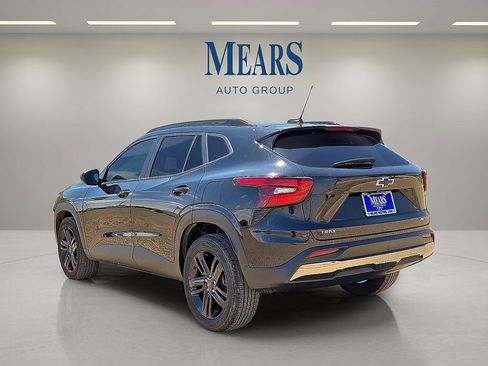 Used 2025 Chevrolet Trax ACTIV w/ Driver Confidence Package image 3