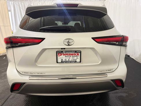 Used 2023 Toyota Highlander Platinum image 16