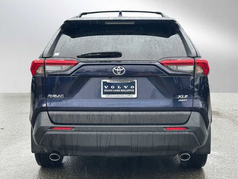 Used 2022 Toyota RAV4 XLE Premium image 4