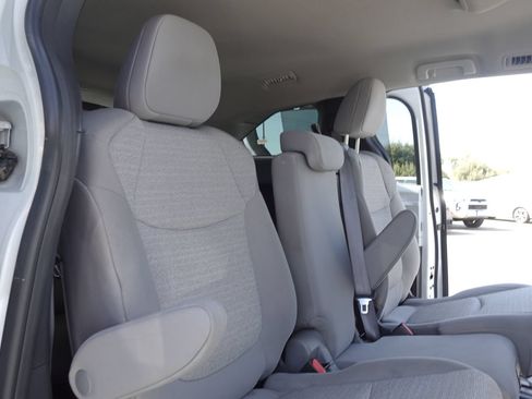Used 2025 Toyota Sienna LE FWD image 14