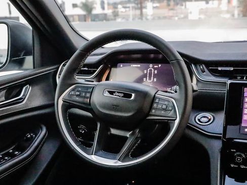 New 2025 Jeep Grand Cherokee L Laredo w/ Luxury Tech Group I image 16