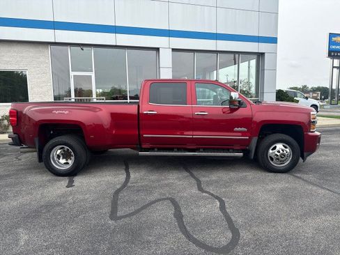 Used 2019 Chevrolet Silverado 3500 High Country w/ Duramax Plus Package AWD/4WD image 2