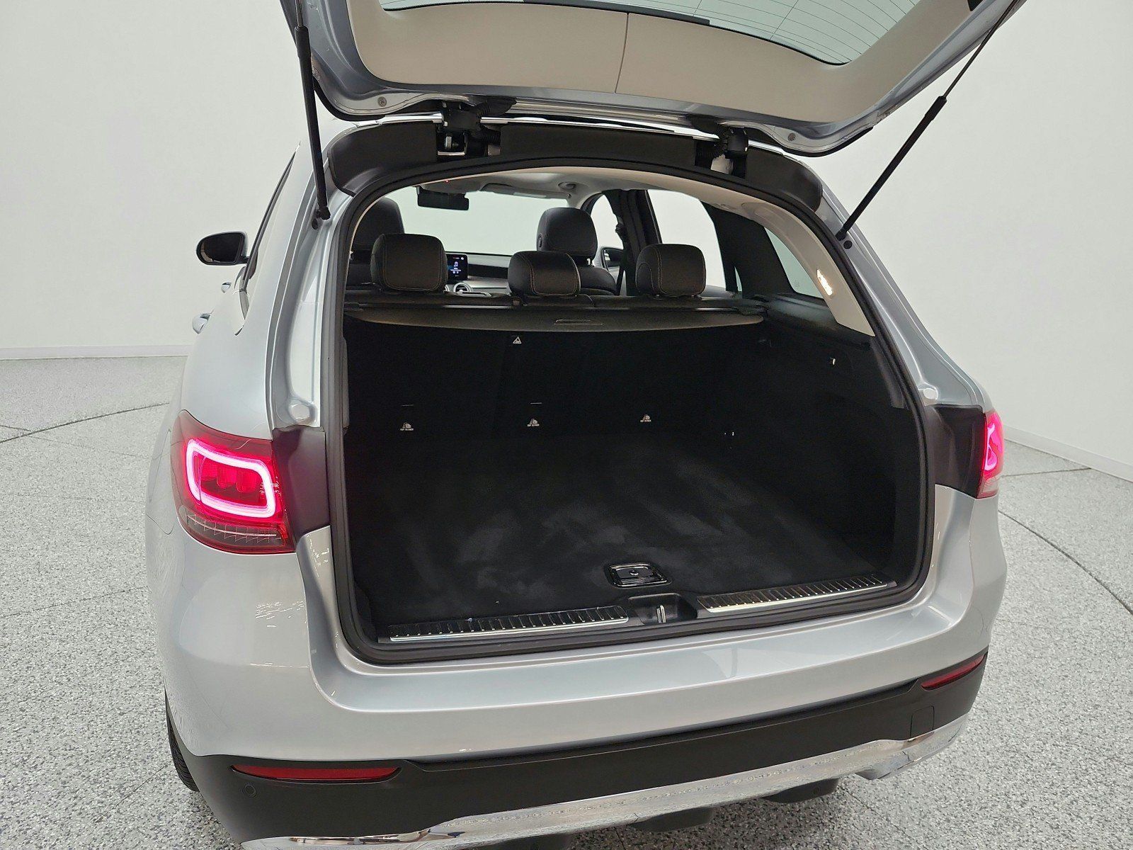 Used 2022 Mercedes-Benz GLC 300 w/ Premium Package Lite image 21