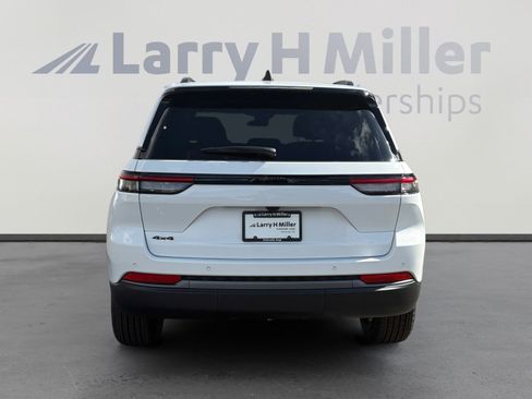 New 2026 Jeep Grand Cherokee Altitude AWD/4WD image 4