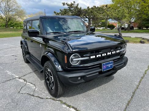 Used 2025 Ford Bronco Outer Banks AWD/4WD image 2