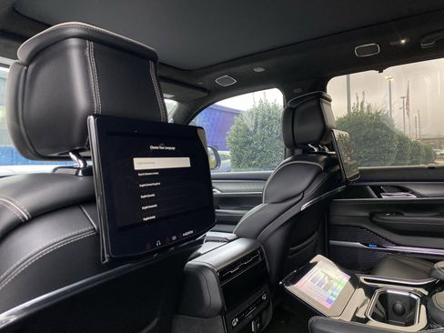 Used 2022 Jeep Grand Wagoneer Series II image 52