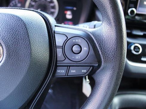 Used 2021 Toyota Corolla LE FWD image 16