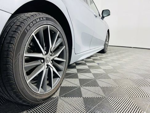 Used 2021 Toyota Camry SE image 5