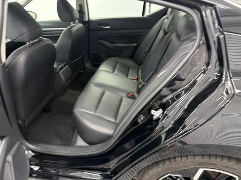 Used 2024 Nissan Altima 2.5 SR w/ SR Premium Package FWD image 19
