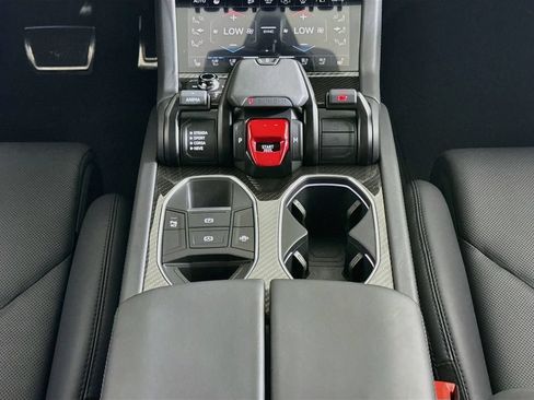 Used 2025 Lamborghini Urus SE AWD/4WD image 14