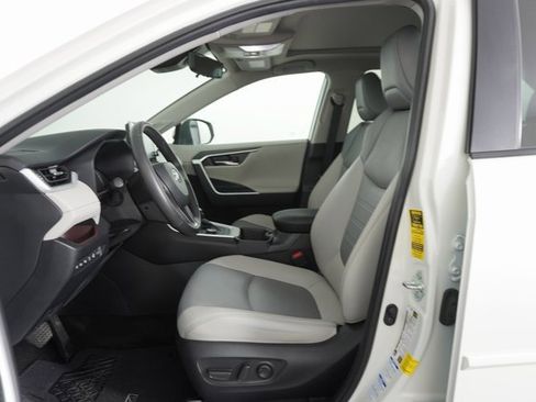 Used 2022 Toyota RAV4 Limited image 19