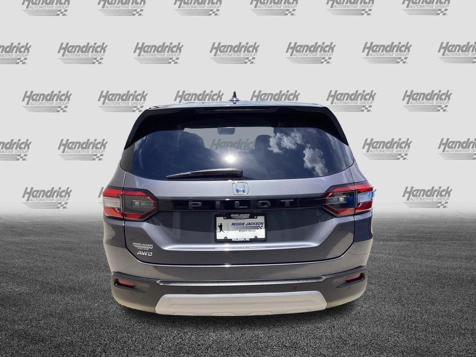 Used 2025 Honda Pilot EX-L image 8