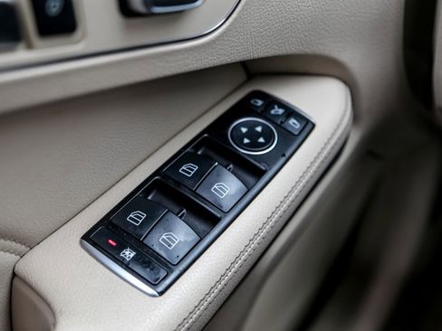 Used 2015 Mercedes-Benz E 350 4MATIC Sedan image 19